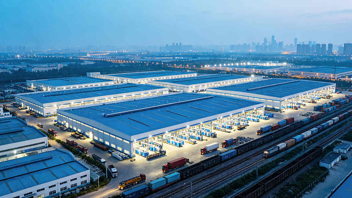 China Manufacturing and Industrial Profits Surge in January-April