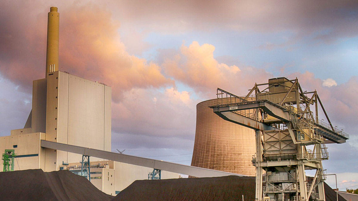 European Chlorine Output Falls 10.4% in November 2025