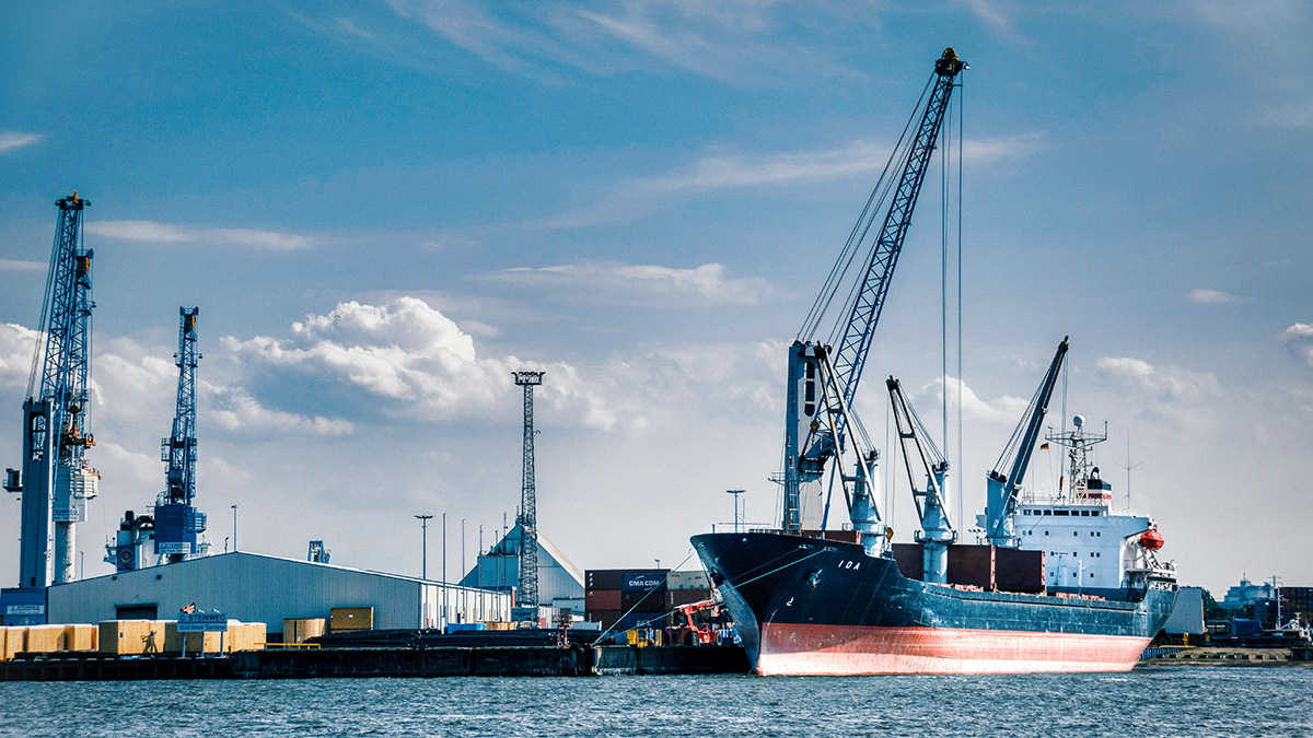China TCCA Imports Rise, Exports Dip in December 2025