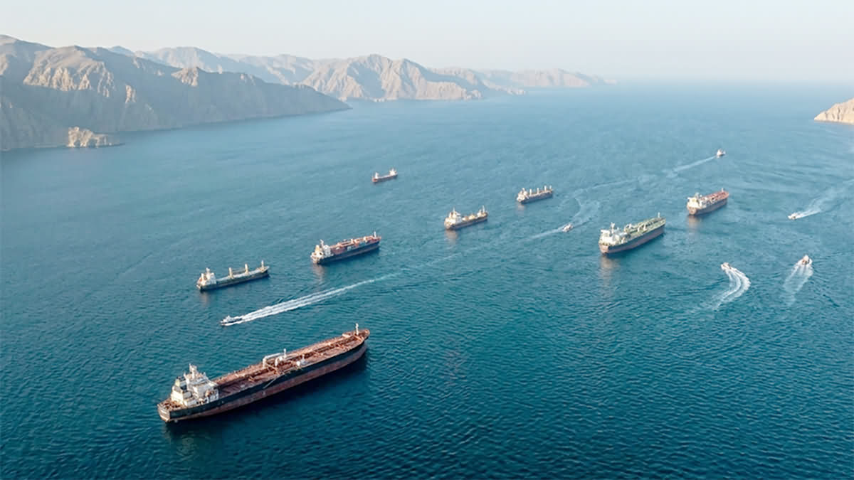Oil Prices Surge 4% as Iran Talks Collapse, Hormuz Freezes