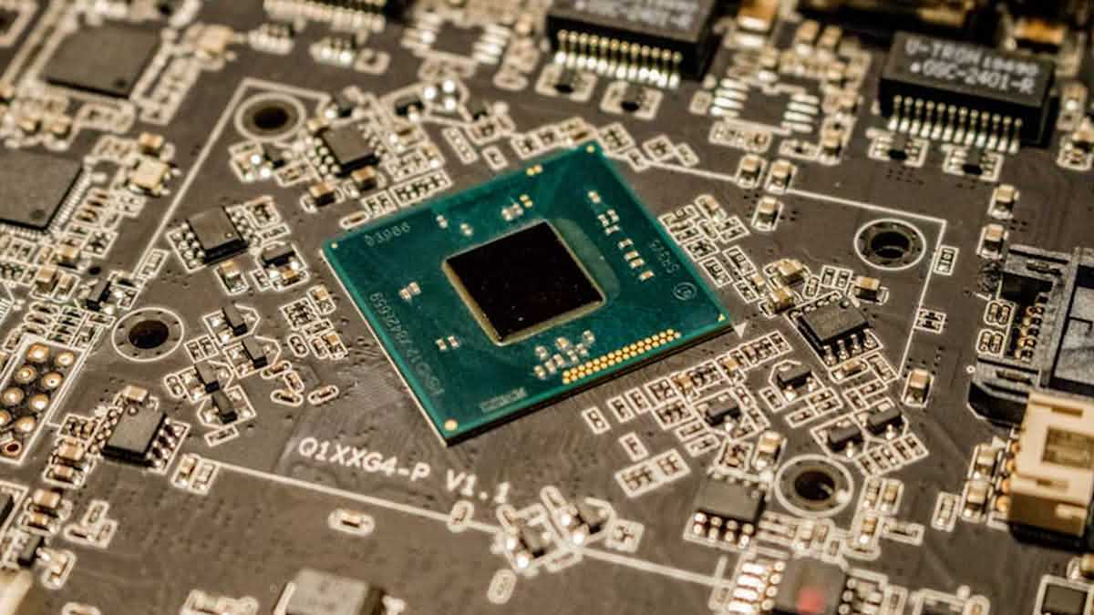 U.S. Tightens Semiconductor Export Controls on China, Beijing Responds with Countermeasures