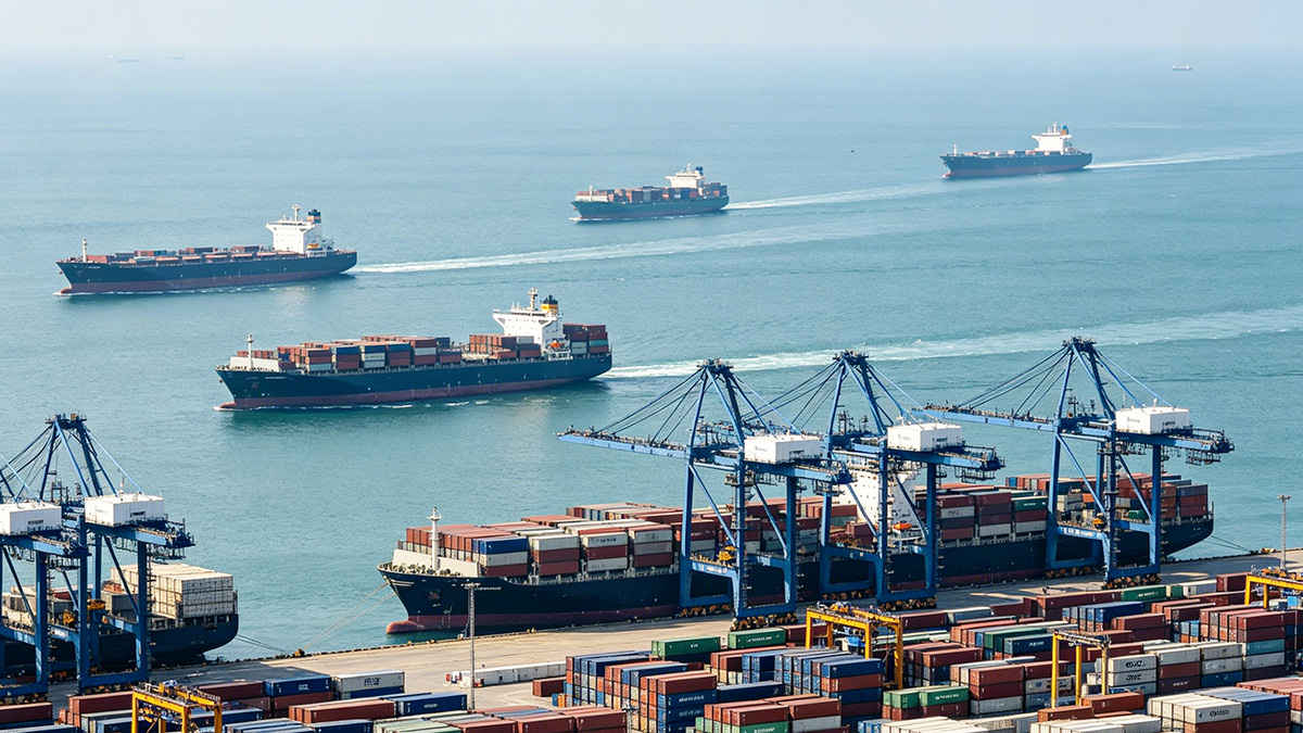 Global Trade 2026 Outlook: Signals Behind 2025 Distortions