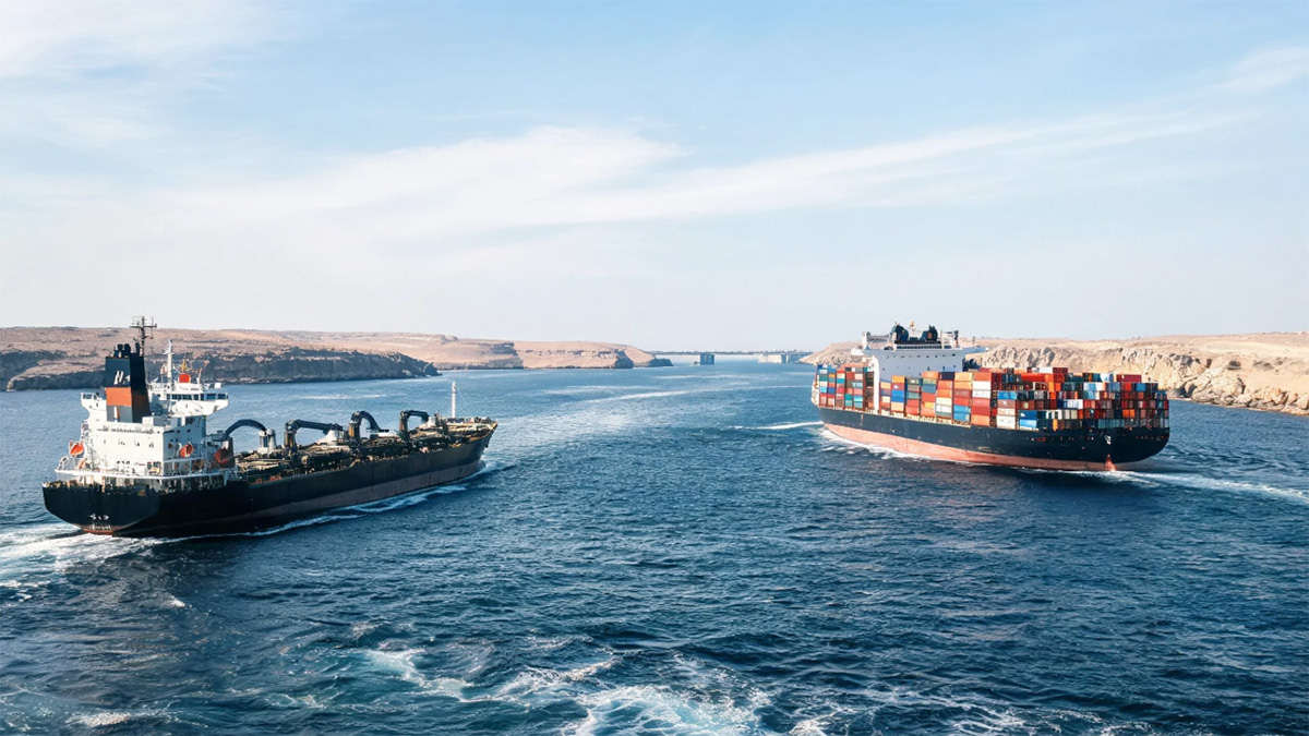 Global Shipping Faces Dual Strait Risks Amid Rising Tensions